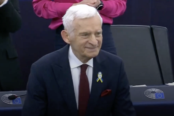 jerzy-buzek-poz-eganie-w-pe-25-04-24899D9EA3-4670-F7CB-196E-B29740EF89FF.png