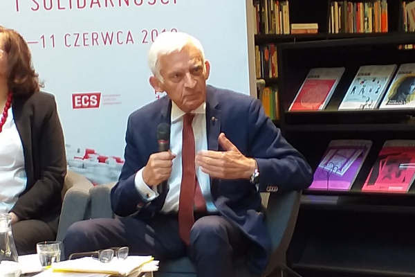 jerzy-buzek-ecs-samorza-d-3jpg03C185D2-D66C-C9AF-7876-A54AD82678CE.png